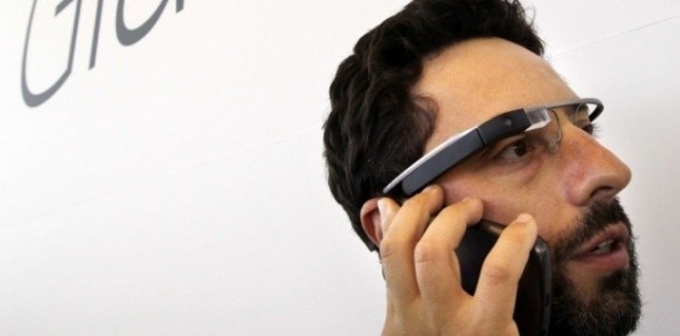 3943645-video-google-en-dit-plus-sur-ses-lunettes-intelligentes