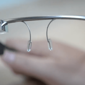 Les premières Google Glass arrivent chez les&nbsp;acheteurs
