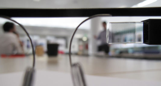 5-LI-qui-peuvent-bousculer-les-Google-Glass-1