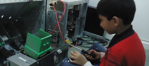 Ayan-Qureshi-Prodige-5-ans-Diplômé-Informatique-par-Microsoft