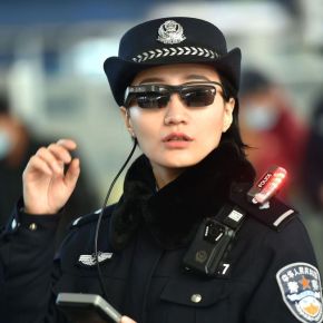Chine : des policiers équipés de lunettes connectées pour les contrôles d&rsquo;identité