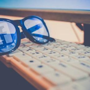 Facebook dévoile un projet de lunettes connectées avec le fabricant des&nbsp;Ray-Ban